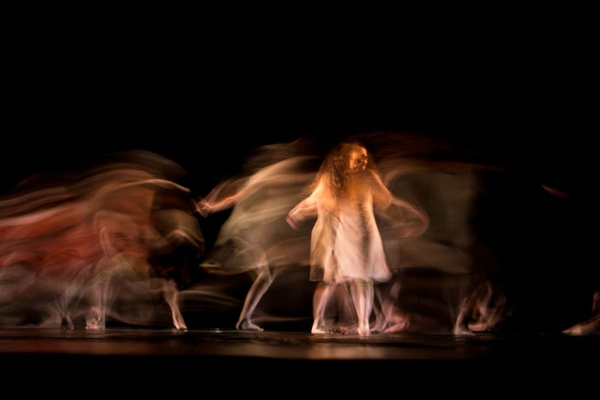 Danza estatica (ecstatic dance): cos'è, come funziona e le regole del cerchio